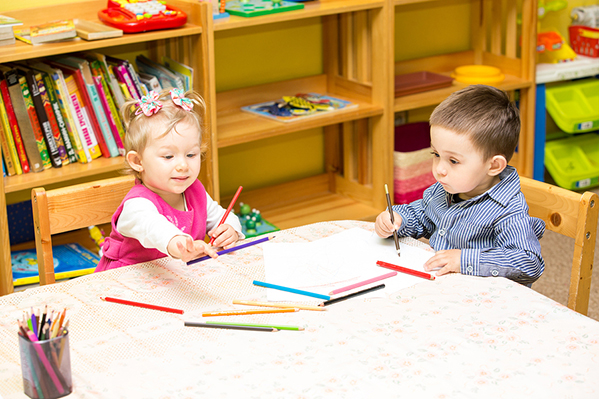 Improving Communication for Children & Youth with ASD (Windsor) kids playing at small table