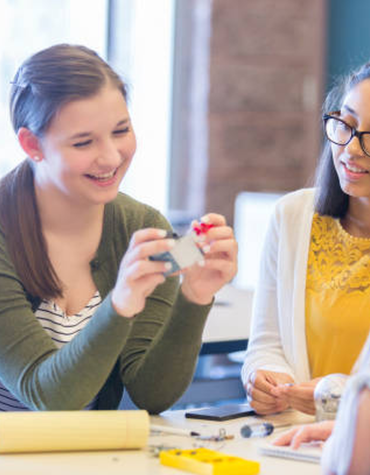 teens doing arts and crafts