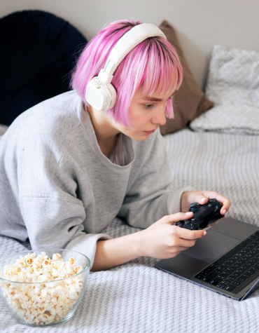 youth playing minecraft online