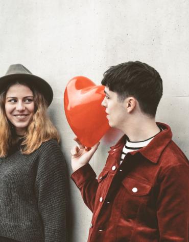 2 teens with a heart balloon